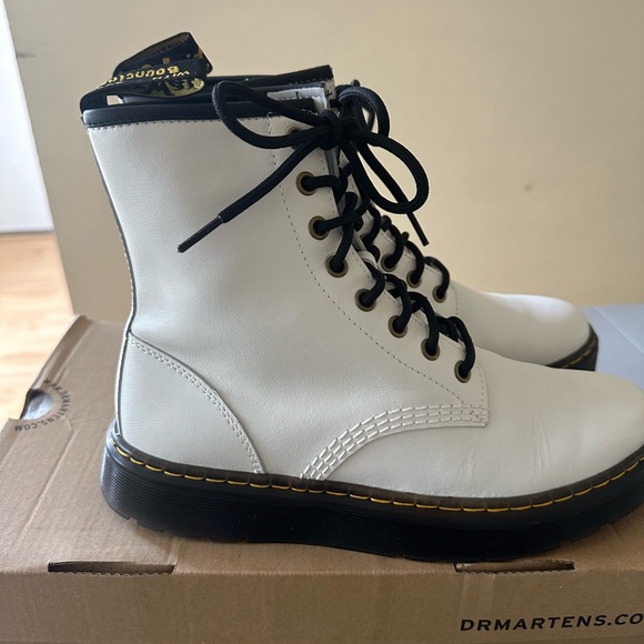 Like new Dr. Martens. Worn once. Zavala white size 8 - Picture 7 of 7